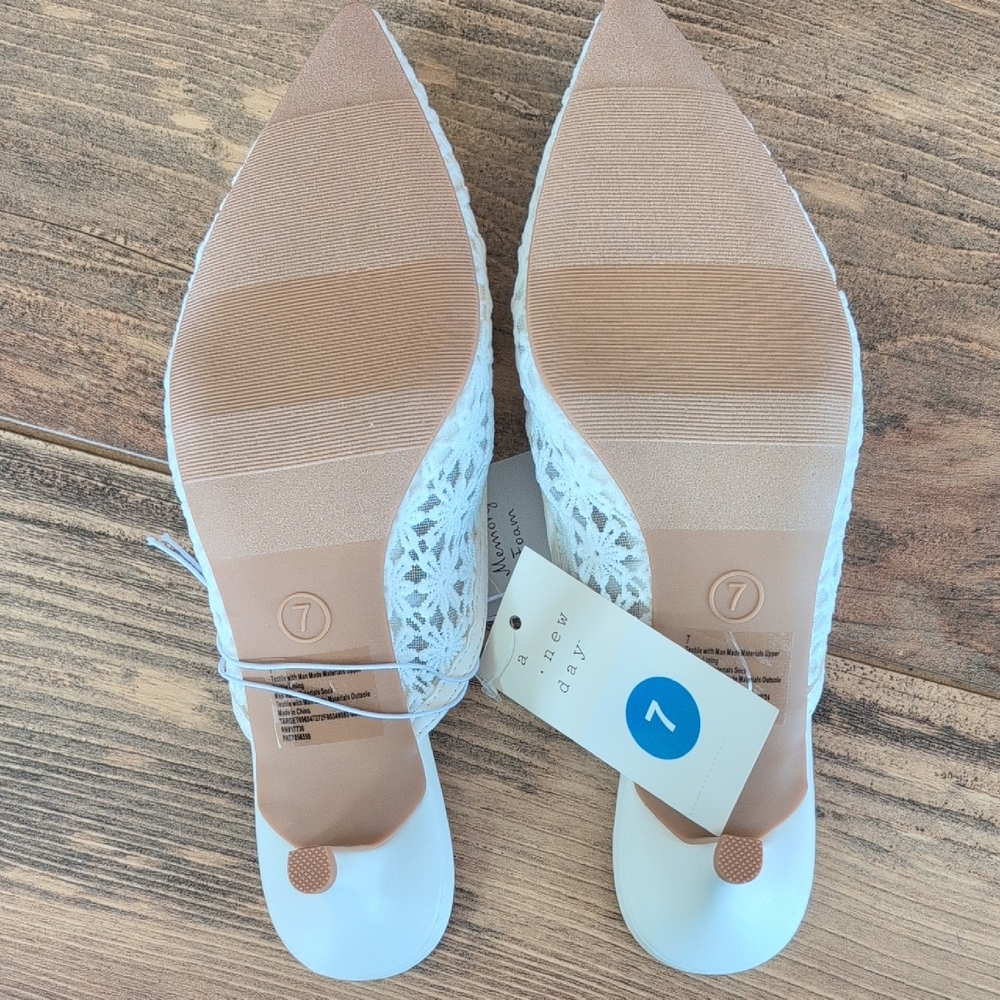 A New Day Off White Delilah Floral Embroidered Pointed Toe Mule Heels - Picture 6 of 7